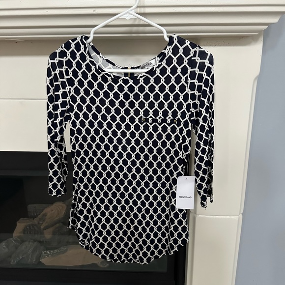 Tops - Picture 2 of 3